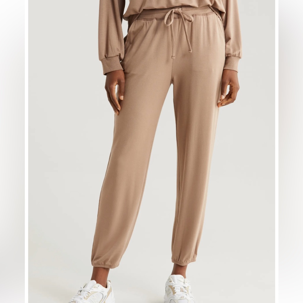 Beyond Yoga New Weekend Joggers